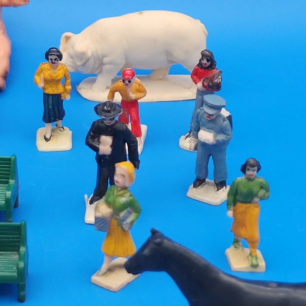 Vintage Toy‎ Figurines Park Bench Train Water Pump Baby Solder Pig Cow Horse